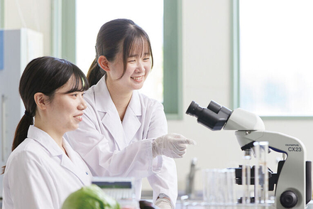 仁愛大学 医療機関や教育現場、食品メーカーやスポーツ業界など、食と栄養で人を支える知識・技術を身につける健康栄養学科