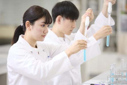 愛知学泉大学 【管理栄養学科】最新の医療、栄養、健康とスポーツ、福祉、食品開発などを学び、管理栄養士をめざします。