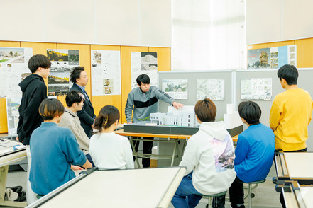 足利大学 歴史に学び、新しい生活空間を想像し、構築し、実践する