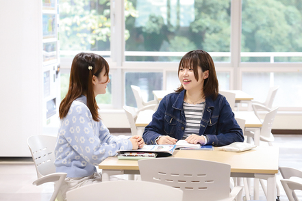 福岡工業大学 学生一人ひとりの興味、関心に合わせて制作テーマを選択