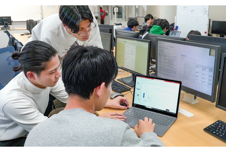 福岡工業大学 IT技術を用いて、身近な課題解決に取り組む「プロジェクト型演習」