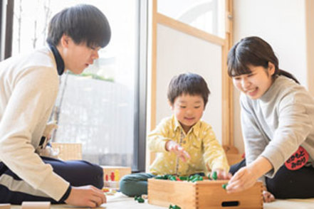 大阪総合保育大学 乳児から児童まで、さまざまな子どもたちに寄り添い、成長を支える力を養います