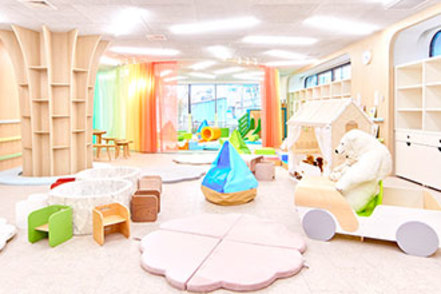 大阪総合保育大学 校内の各種施設は子どもたちのいる現場をイメージした環境となっています