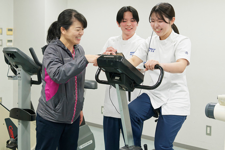 姫路獨協大学 糖尿病・腎不全・動脈系の疾患・癌など、内科系のリハビリテーションの基本的な考えや運動療法などを基礎から学習。