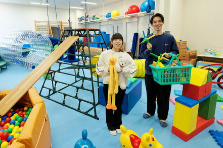 姫路獨協大学 学内プレイルームで、自閉スペクトラム症やADHD（注意欠如・多動症）、脳性麻痺などの障がいに対する治療実習も実施。