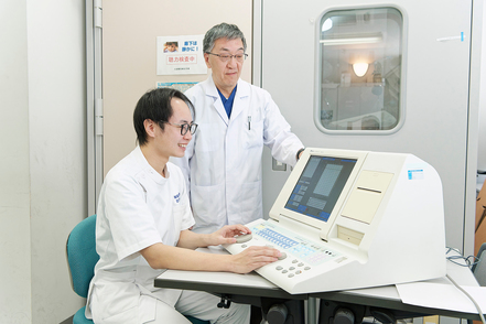 姫路獨協大学 構音障がいの発話や声のサンプルデータの分析、研究のための機器が充実した音響ラボで実践的に学べる環境が充実。
