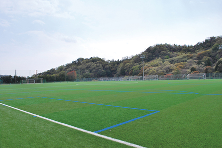 姫路獨協大学 スポーツ演習の授業やクラブ活動などで利用できる体育館には、トレーニングルームも完備しているのは魅力です。