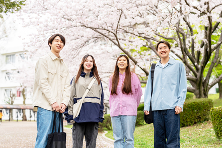 鎮西学院大学 生成AIを相棒に、新しいビジネスやサービスの創造に必要不可欠なデジタルスキルと戦略的思考を実践的に身につけます