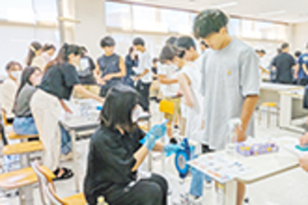 鎌倉女子大学 【スポーツ栄養学】スポーツ選手を対象に、競技力向上を目的とした栄養サポートに関する基礎理論や実践について理解を深めます