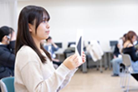 鎌倉女子大学 【心理学実験】知覚・認知、学習、記憶などの心理学の基礎的なテーマについて実験を行い、レポートをまとめます