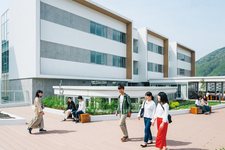 広島文教大学 教育学部棟