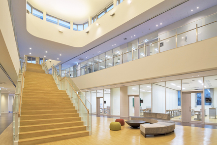 広島文教大学 教育学部棟（内部）