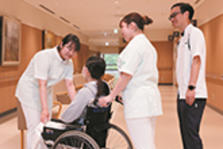 獨協医科大学 早期体験実習を通して、支援を必要とする人々の生活の実際を学ぶ