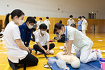 獨協医科大学 医学部との合同授業（講義・演習・実習）でチーム医療を学ぶ