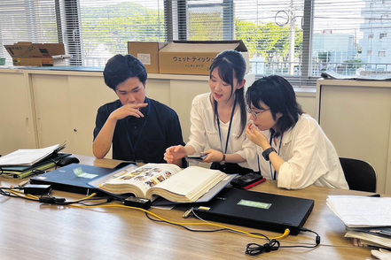 山陽学園大学 3年次開講の実習では、1年生・2年生で培ってきた専門知識をもとに、地域の自治体や企業、団体に赴きます。