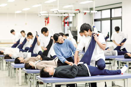 四條畷学園大学 教員が学生一人ひとりの個性を理解し、夢の実現に向けて手厚くサポート