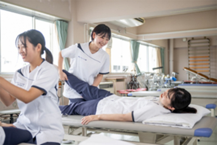 新潟リハビリテーション大学 【理学療法学専攻】実践的な授業を通じて、主に身体動作に関するリハビリテーションを学びます