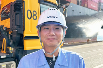 卒業生の都　周真さん