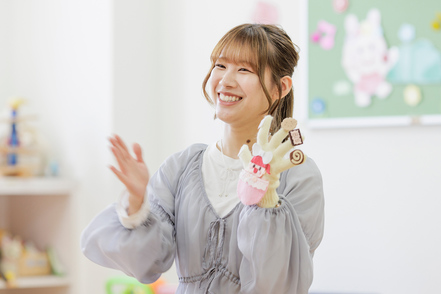 大阪常磐会大学 実際の園をイメージした「保育実践室」でリアルに学べるのが魅力。もちろん、小学校の教室を再現した「小学校実践室」も完備。