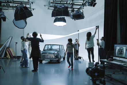 大阪芸術大学（通信教育部） 大スタジオなどの本格設備を備える写真学科。経験豊富なプロが直接指導