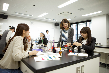 放送大学（通信制） 面接授業（スクーリング）とオンライン授業を組み合わせることで、ライフスタイルに合わせた自由な学びを可能にしています