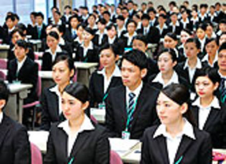 日本外国語専門学校の特長２