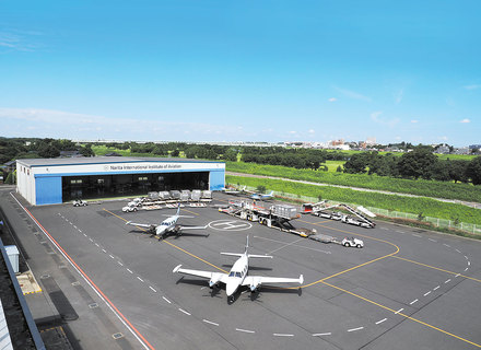 成田国際航空専門学校の特長１