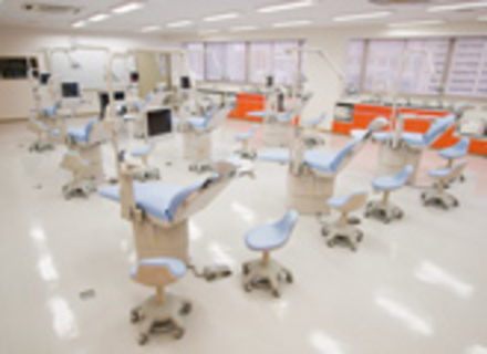 穴吹医療大学校の特長２