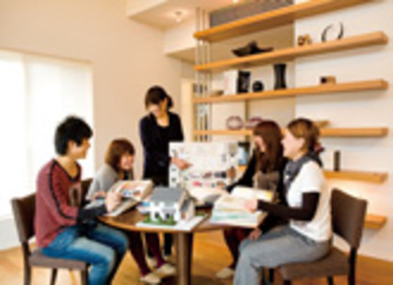 専門学校穴吹デザインカレッジの特長２