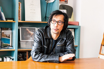 卒業生の行定　勲さん