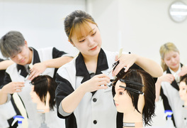 山野美容専門学校