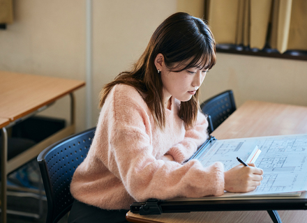 修成建設専門学校の特長１