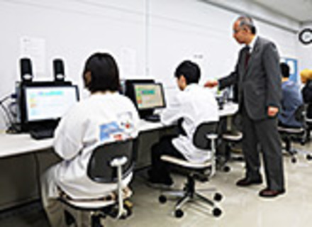 東京眼鏡専門学校の特長３