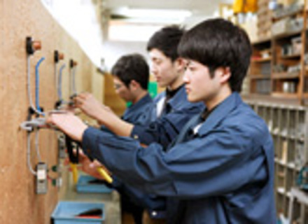 日本理工情報専門学校の特長１