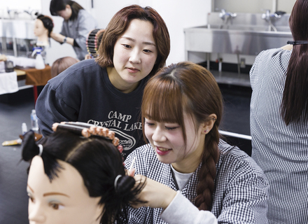 愛知美容専門学校の特長２