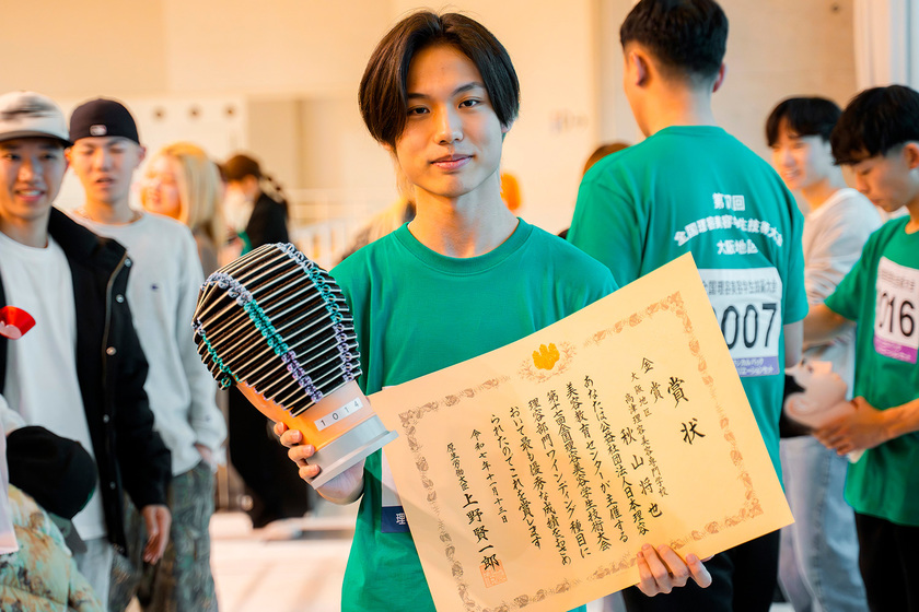 高津理容美容専門学校の学生