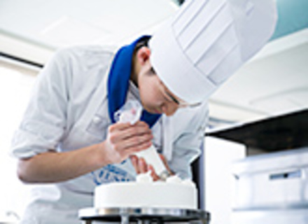 国際製菓専門学校の特長１