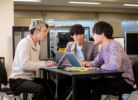 情報科学専門学校の特長１