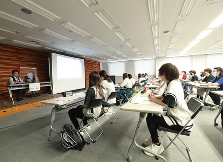 神戸電子専門学校の特長１