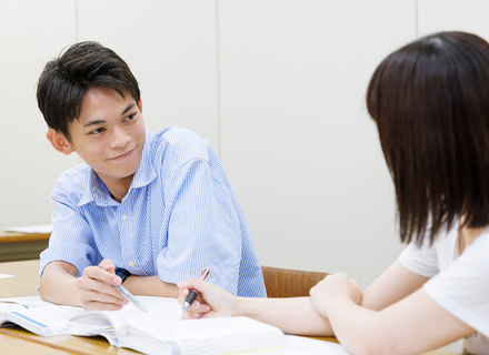 大阪法律公務員専門学校の特長３