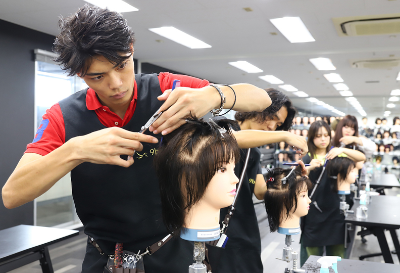 九州美容専門学校の風景