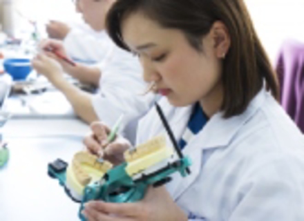 名古屋歯科医療専門学校の特長２