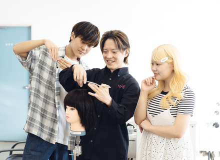 名古屋理容美容専門学校の特長２