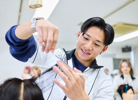 仙台ヘアメイク専門学校の特長２