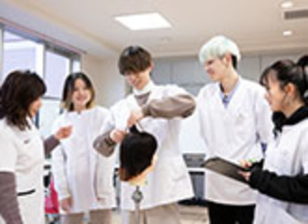 大阪美容専門学校の特長１