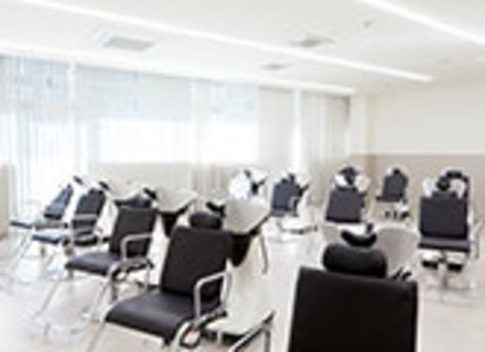 大阪美容専門学校の特長２