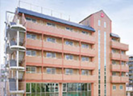 大阪美容専門学校の特長３