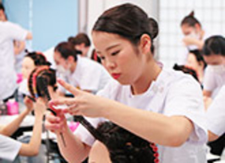 コーセー美容専門学校の特長２