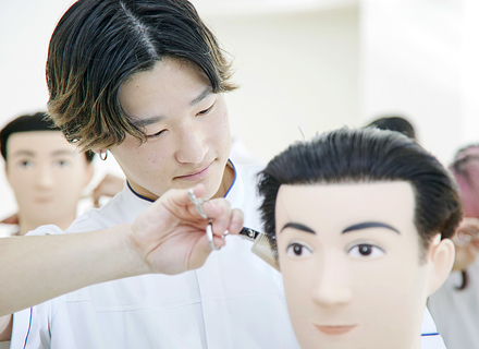 大宮理容美容専門学校の特長２
