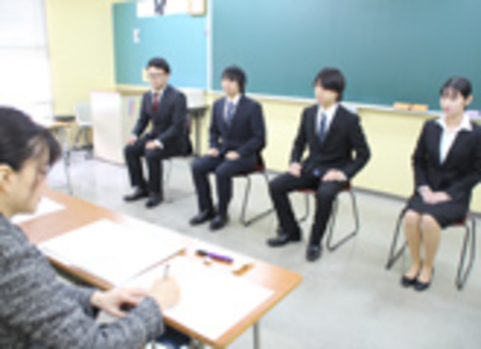 熊本電子ビジネス専門学校の特長１